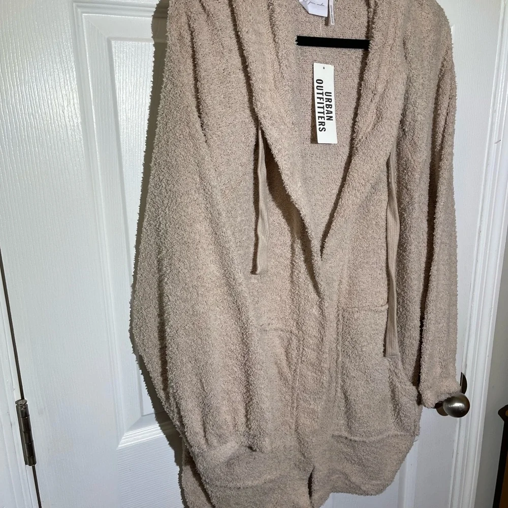 Urban Outfitters Sweater Cardigan Hoodie with Pockets Beige/ Tan Sz L NWT - Picture 3 of 11